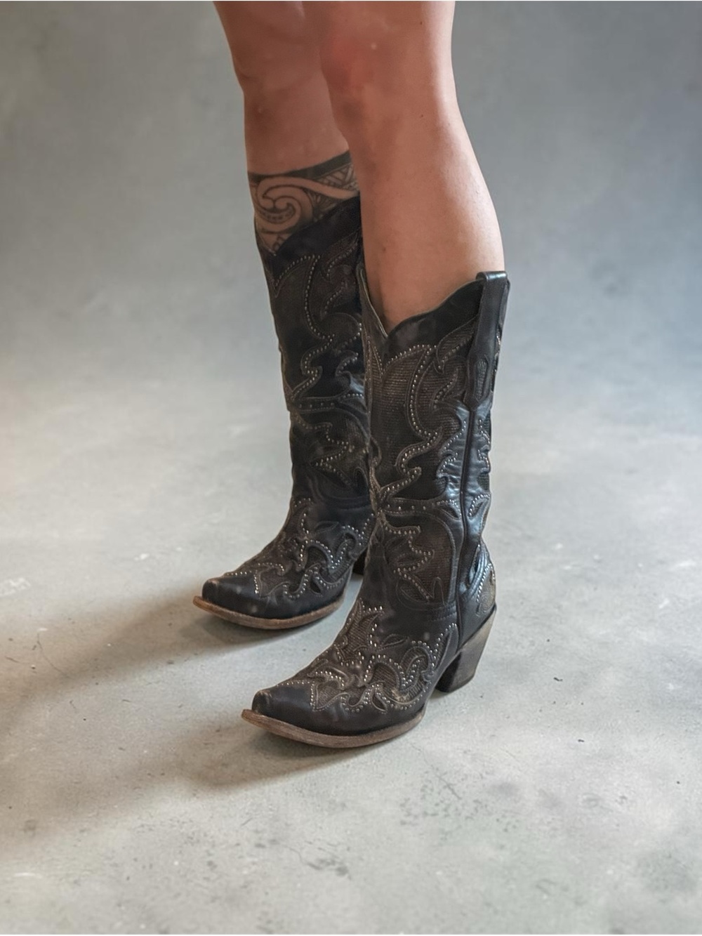 Women's Black Inlay Snip Toe Western Cowboy Boots - EUC